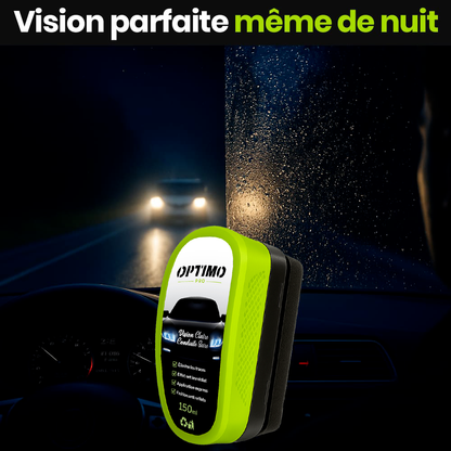 Éponge Hydrophobe Optimo™ PRO utilisée sur pare-brise de voiture – vision claire et sans reflets même de nuit sous la pluie, conduite sécurisée grâce à l’effet déperlant et anti-buée du traitement hydrophobe.